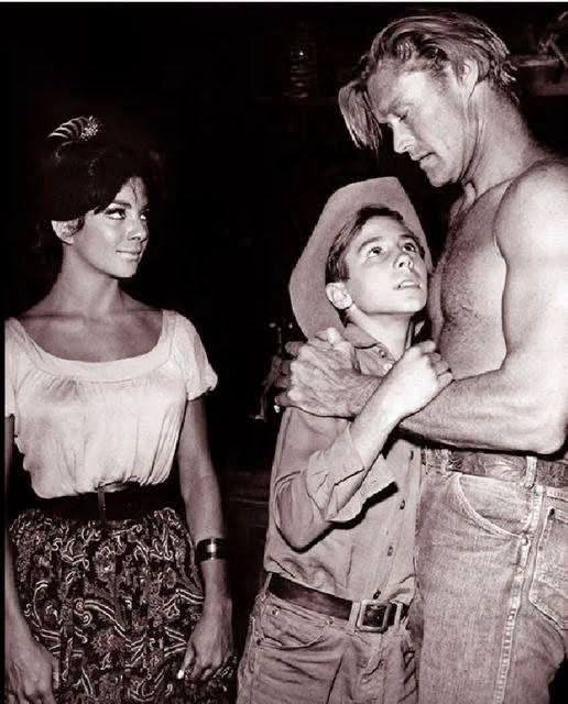 Look closer, this scene from the Rifleman is not edited and it confirms what we all suspected